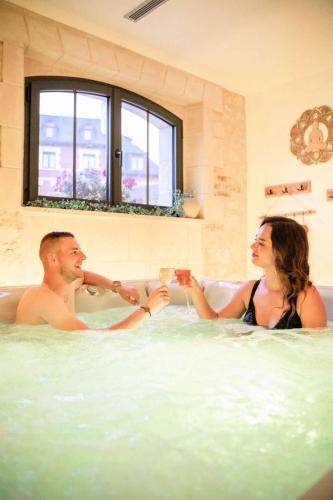 Coucy-le-Chateau-Auffrique Bed & Breakfast | Domaine du lion rouge Piscine et Spa