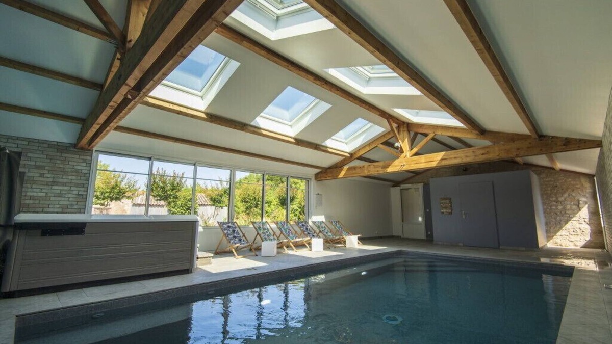 Saint-Vincent-sur-Jard Cottage | Domaine de la Coutardière 15 beds/Inner poo