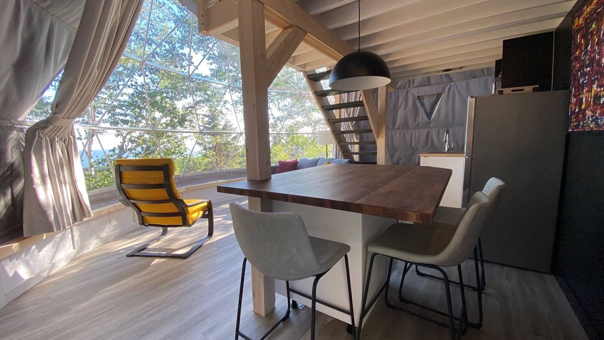 Perce Ski Chalet | Dome #1 forested at Domaine Renard