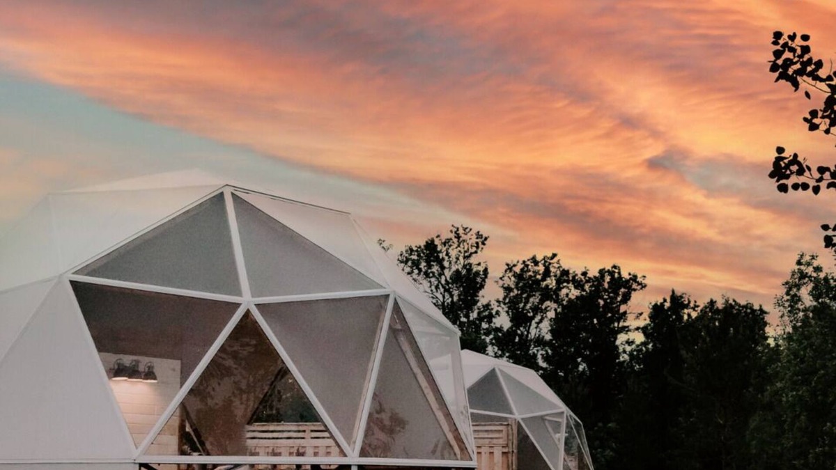 Listuguj Mi'gmaq First Nation Ski Chalet | Dôme 5: Waterfront-HotTub-AC-BBQ-Kitchen-Bathroom