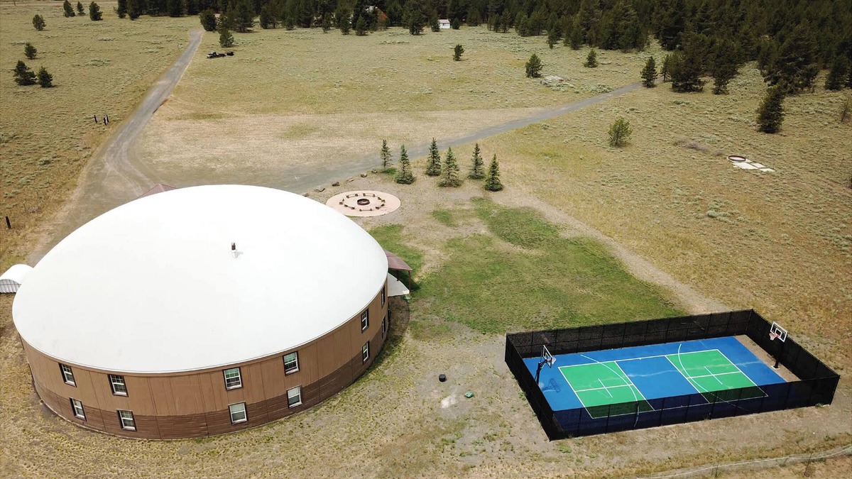 Island Park House | Dome | Sleeps 40 | Pickleball!