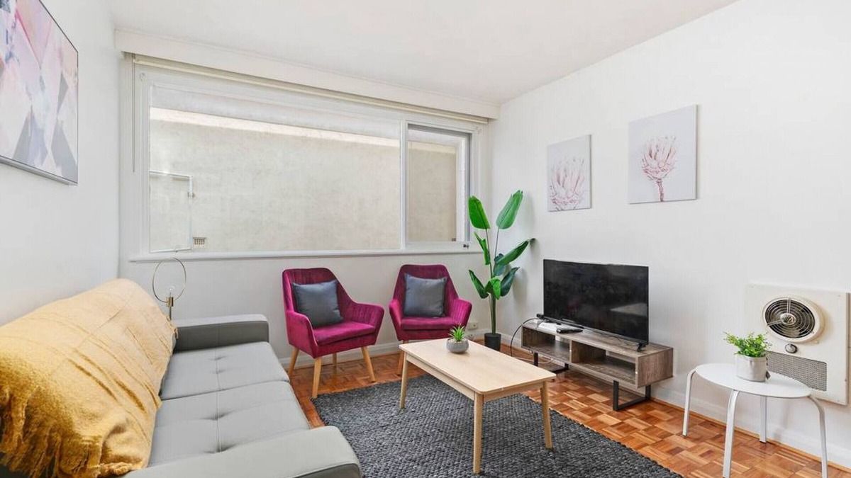 St. Kilda East Apartment | Domi Rentals - The Cozy Balaclava