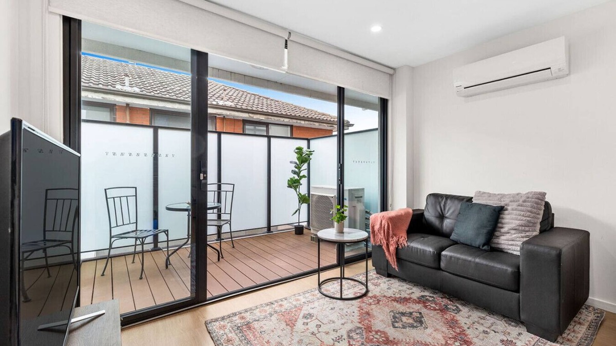 St. Kilda East Apartment | Domi Rentals - The Carlisle Apartments
