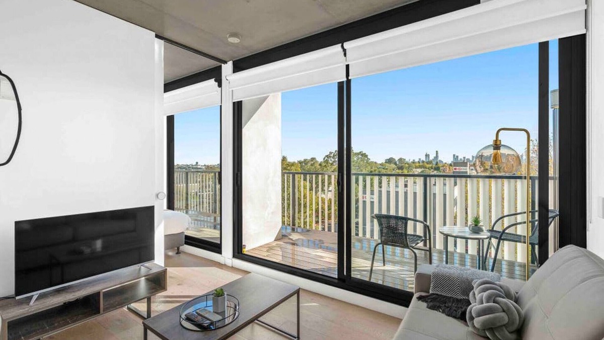 Hawthorn Apartment | Domi Rentals - The Skywalker