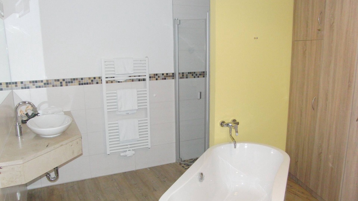 Kaschow Apartment | 'Dömitzow Fortress': Apartment for up to 3 guests (with extra bed) & pets