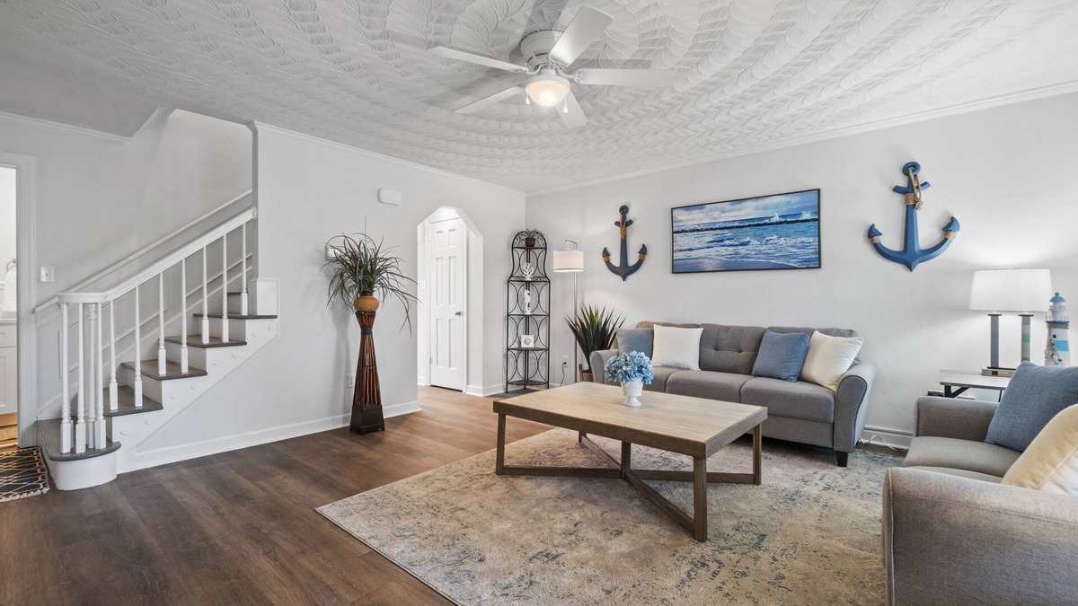 Chic's Beach Condo | Don't Miss Out on a Fully Updated Condo Less Than 200ft to the Beach Entrance!