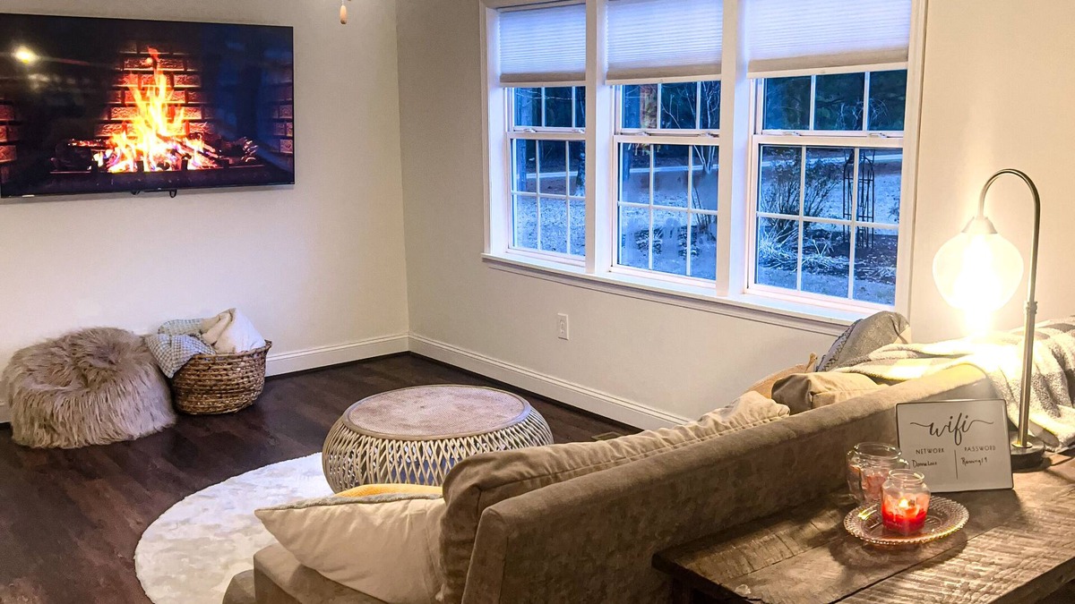 Bremen Cottage | Donna Lee's Cottage-For Anglers & Events : Covered Bass Boat Parking + Fiber