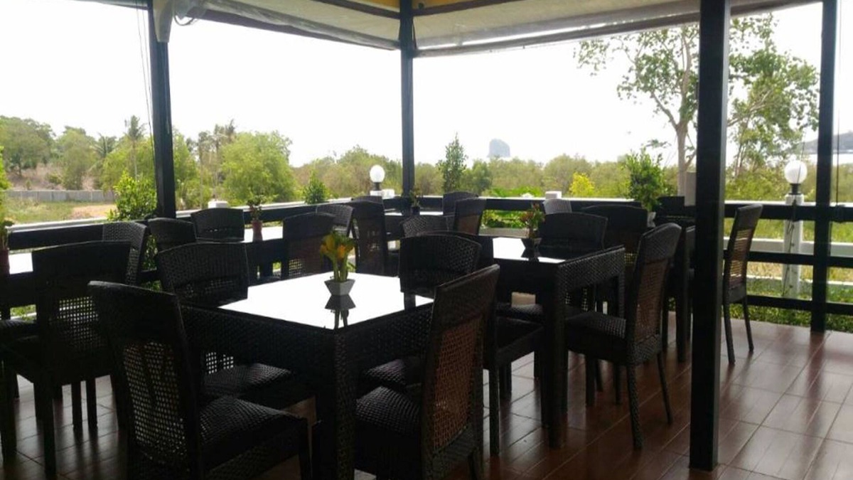 Don Sak Hotel | Donsak Ville