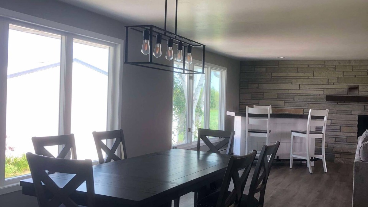 Sturgeon Bay House | Door County Spacious 5 Bedroom Agrotourist Retreat-Outdoor Pool-No Cleaning Fee!