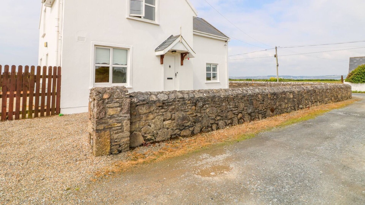 Hook Head House | DOORNOGUE, family friendly in Fethard-On-Sea, County Wexford