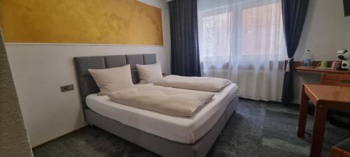 Fernwald House | Doppelbett - Gästezimmer - No 40 - 11min von Gießen 8,4km in Fernwald-Steinbach