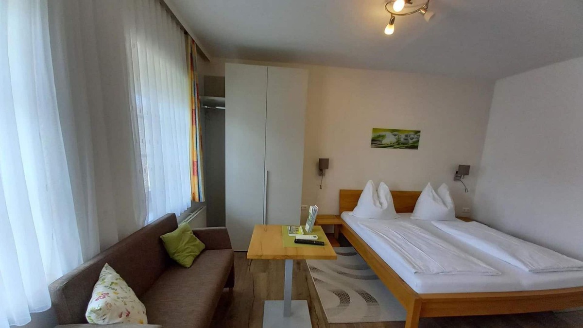 Illmitz Apartment | Doppelzimmer, Dusche, WC, - Weingut-gästehaus Palkowitsch