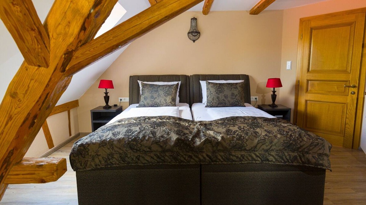 Erlaheim Apartment | Doppelzimmer mit WC und Dusche