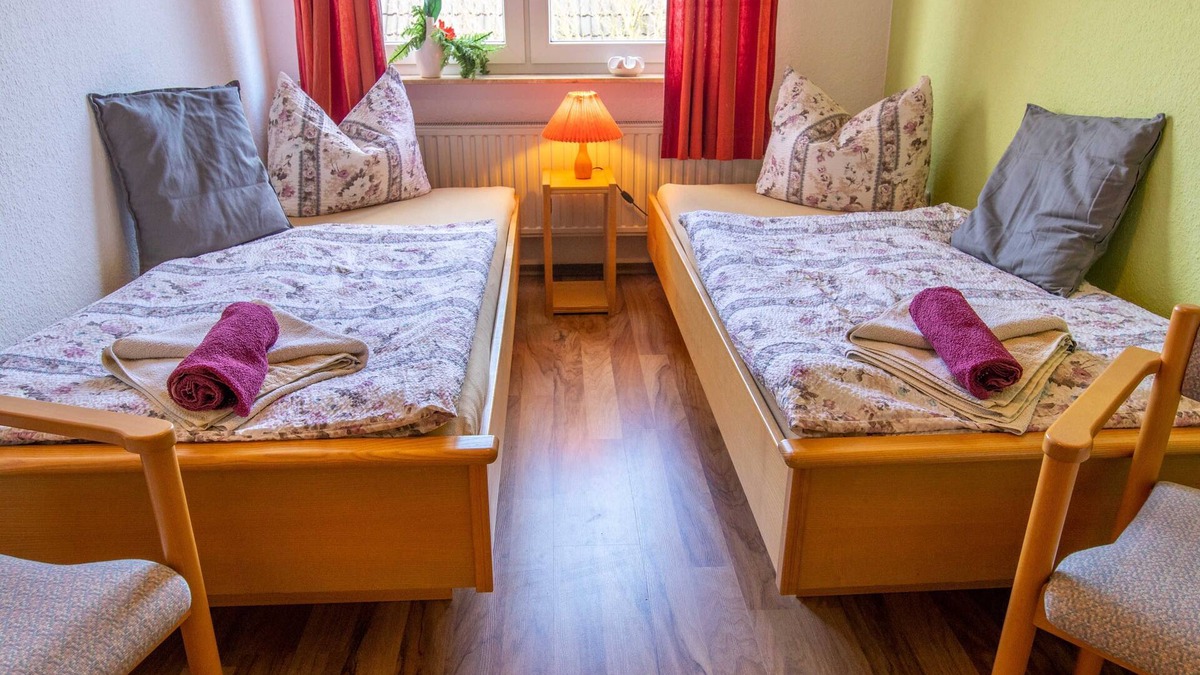 Prohn Apartment | Doppelzimmer - Pension Zur Kurve