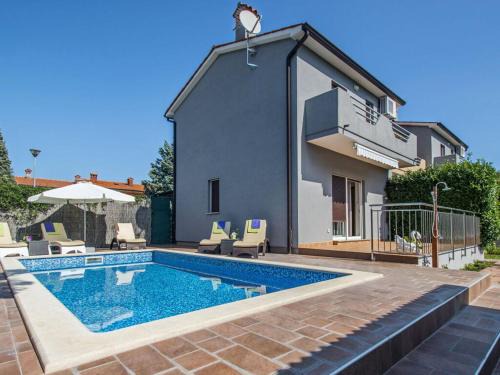 Strmac House | Dora Comfortable holiday residence