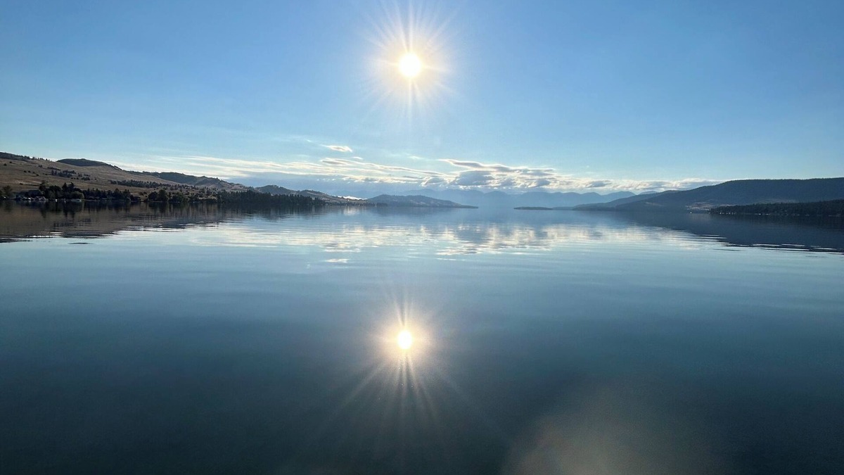 Elmo Cabin | Dora’s Cabin at Grans – Flathead Lakefront, Dock, Kayaks, Pet Friendly