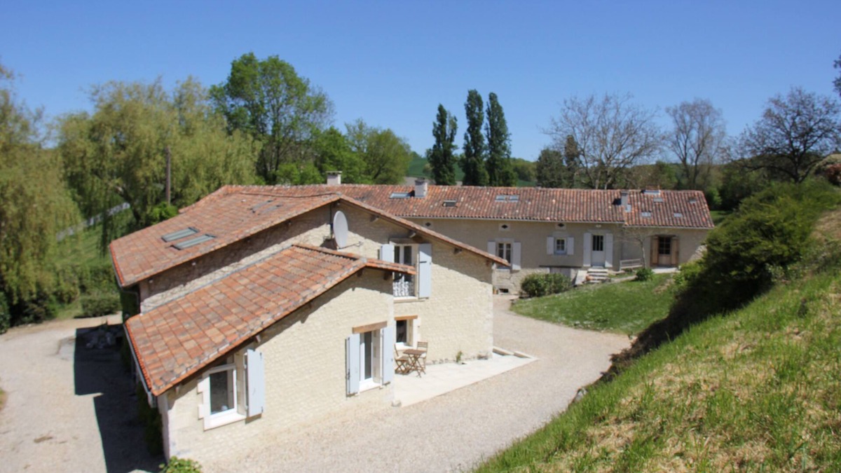 Juignac House | Dordogne - Charente Border Charming, tranquil country house with heated pool
