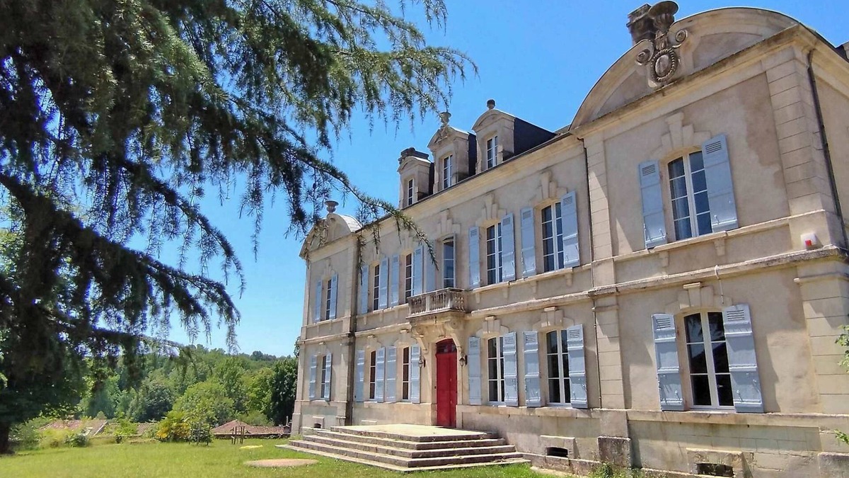 Bourdeilles Other | Dordogne Château with Pool & Garden – Sleeps 14