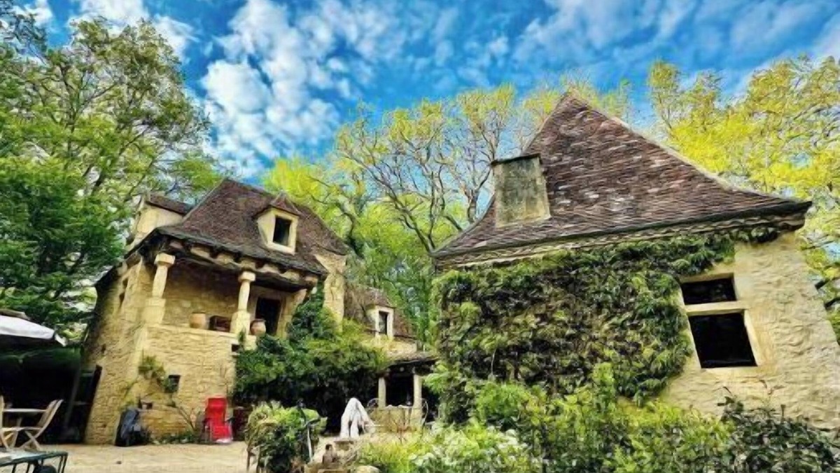 Mauzens-et-Miremont House | Dordogne: Idyllic stay in an exceptional artist's house with swimming pool.