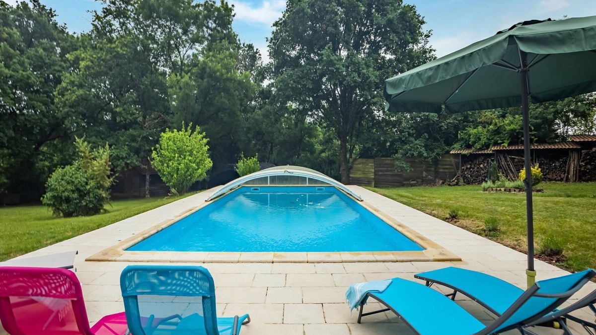 Villeneuve-sur-Lot House | Dordogne Poolside Escape