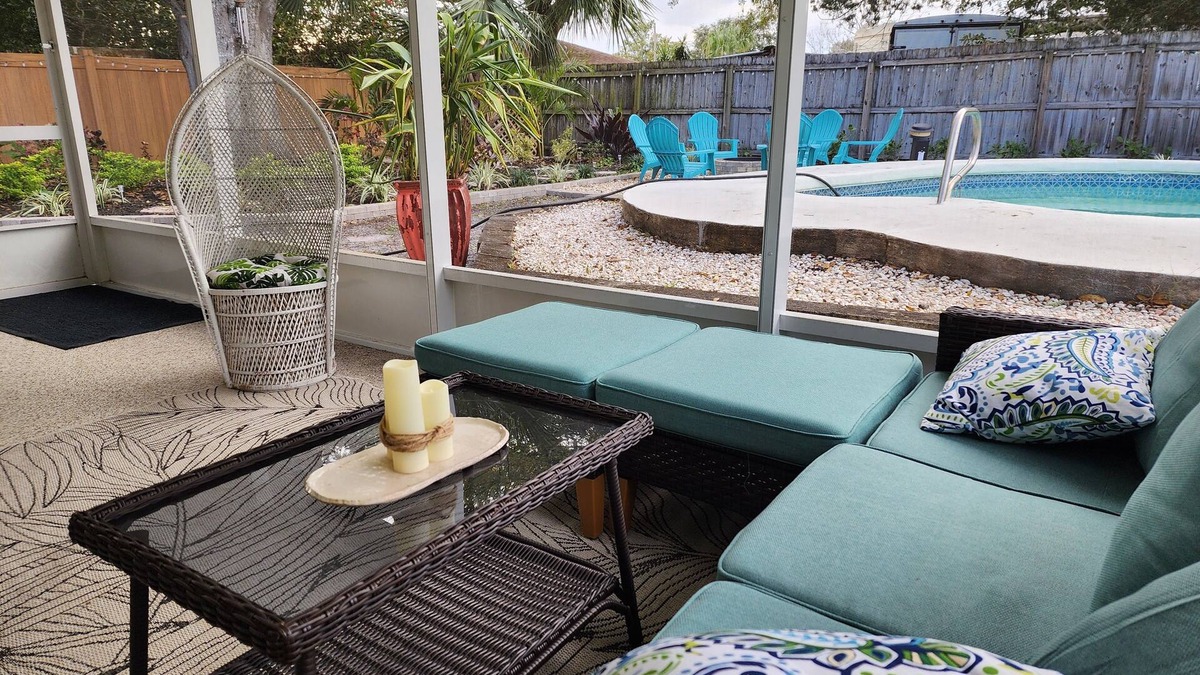 Cocoa House | Dori's Oasis: 3-bedroom house in Cocoa with WiFi, AC & Pool