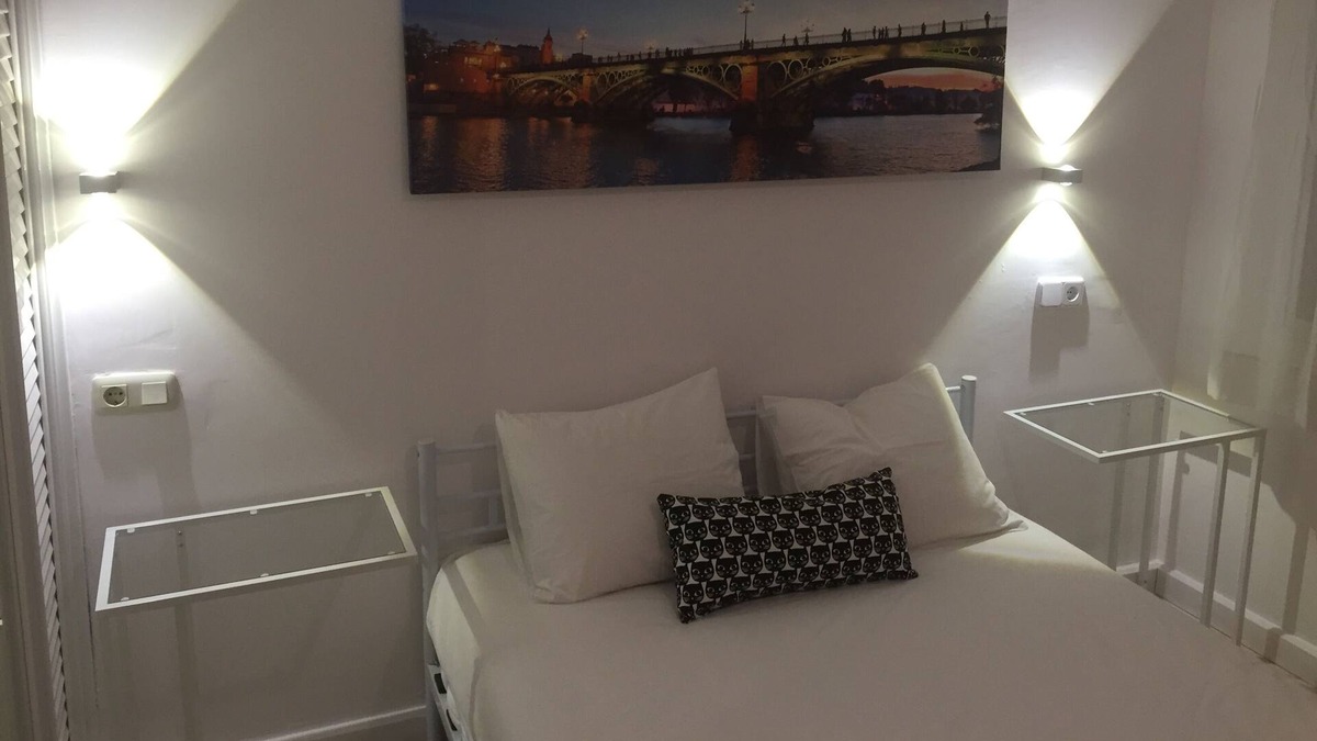 Valencina de la Concepcion Apartment | Double room with bathroom 4. In 2-bedroom apartment