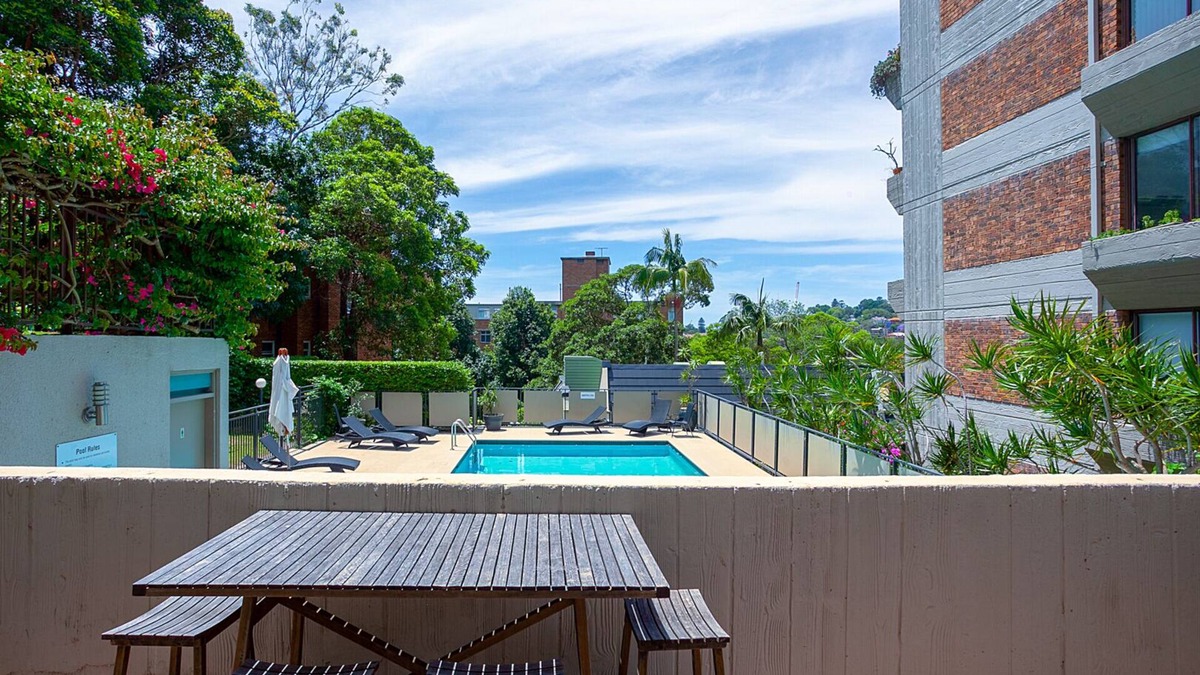 Double Bay Apartment | Double Bay three-bedroom apartment with pool