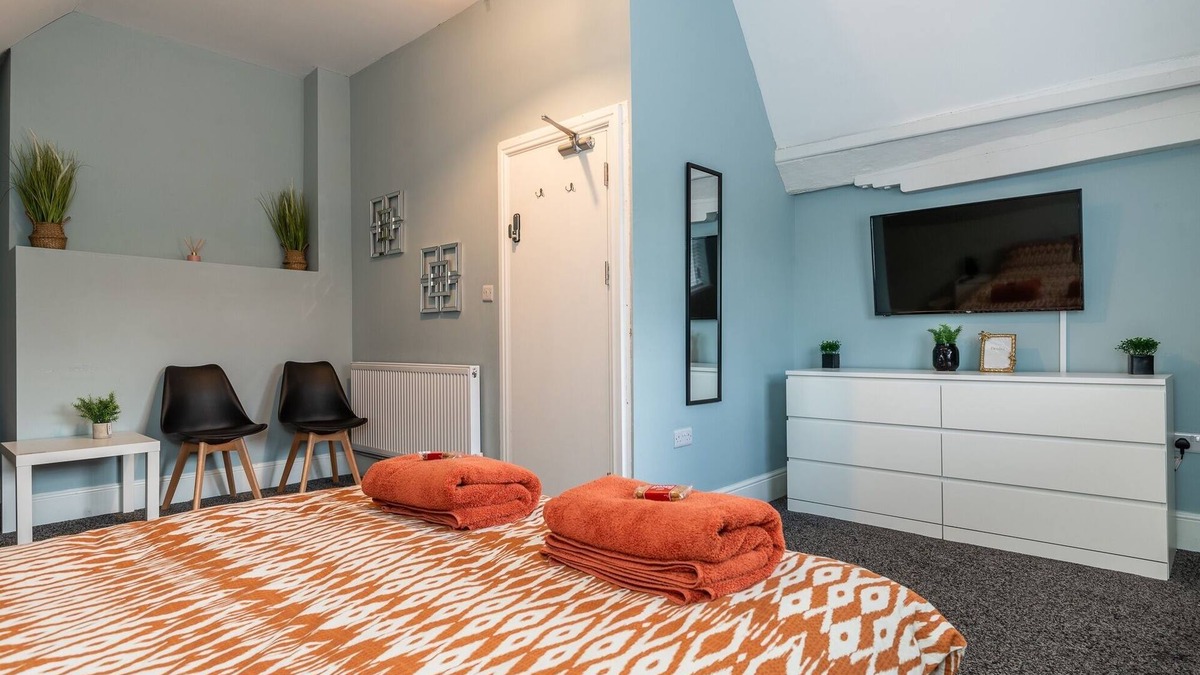 Castle Donington House | Double bedroom 1 with seating and work space