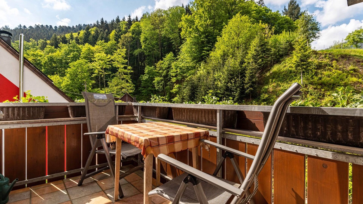 Bad Peterstal-Griesbach Apartment | Double Room 2 with Mountain View, Private Balcony and Wi-Fi