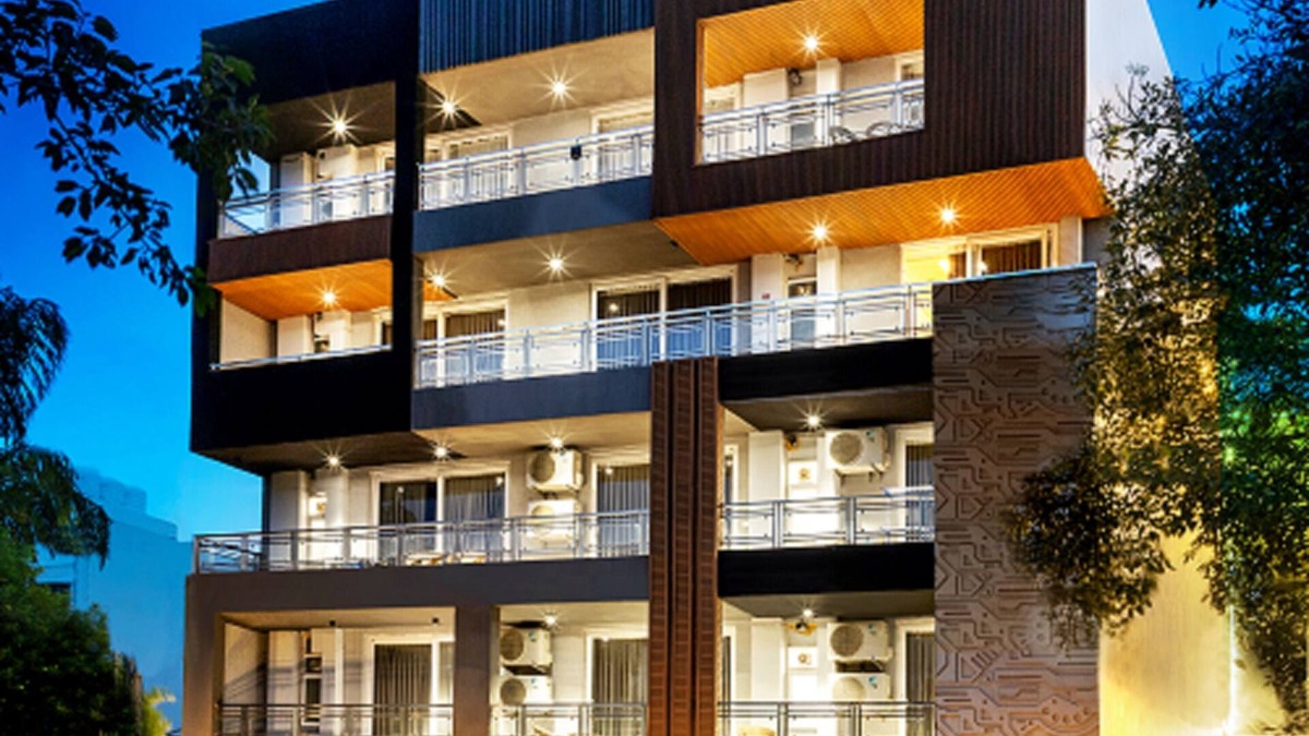 DLF Phase 3 Hotel | Double Delux Room @ Sterling Room with Balcony Near DLF Cyber City