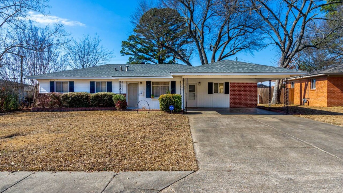 Jacksonville House | Double Diamond Rentals- Remodeled spacious 4bd-AFB