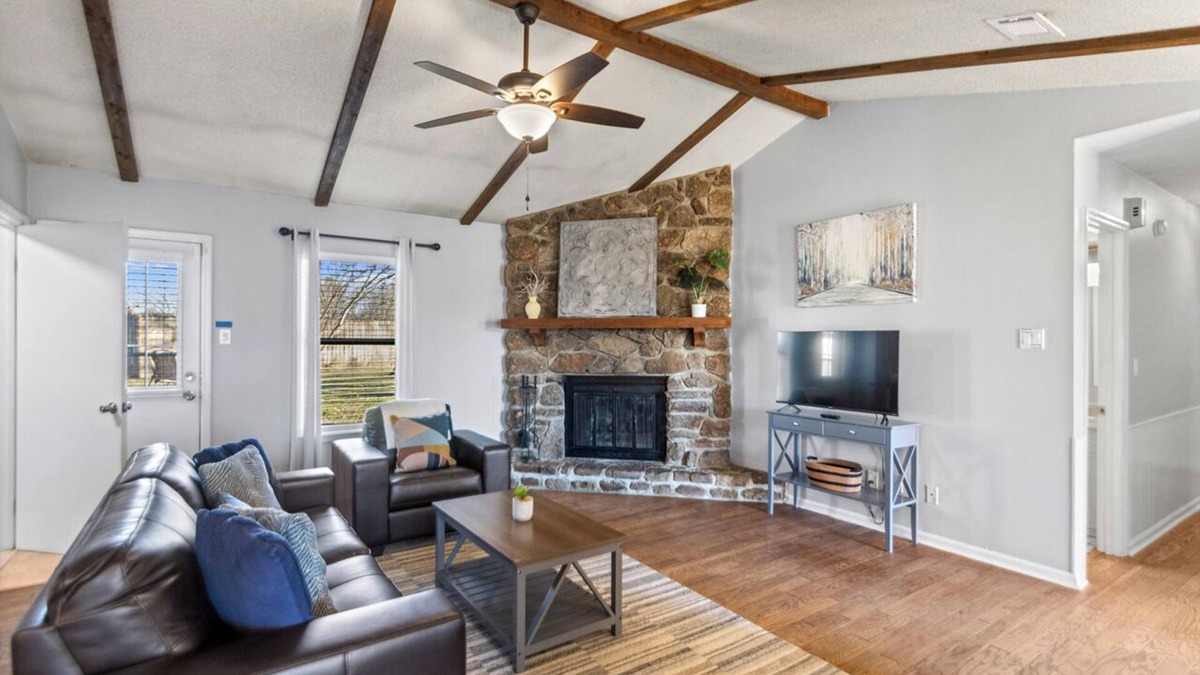 Sherwood House | Double Diamond Rentals - Cozy Home for Travelers