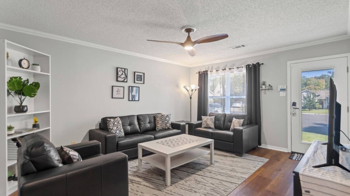 Sherwood House | Double Diamond Rentals - Awesome Neighborhood, AFB