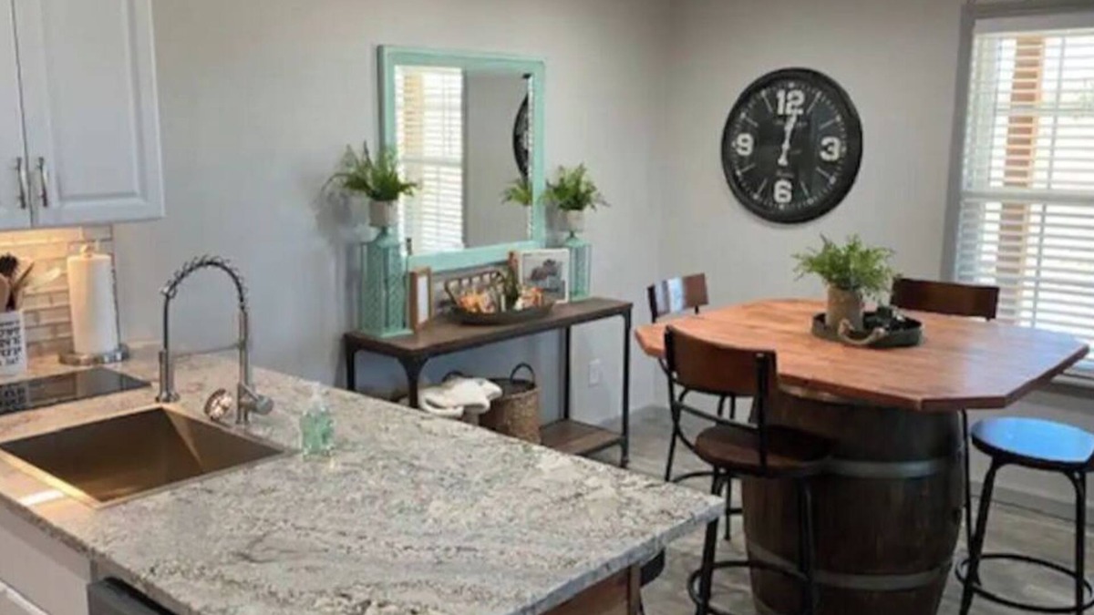 Thackerville Condo | DOUBLE DOWN SUITE : Unit A Casino Retreat & Pickleball court