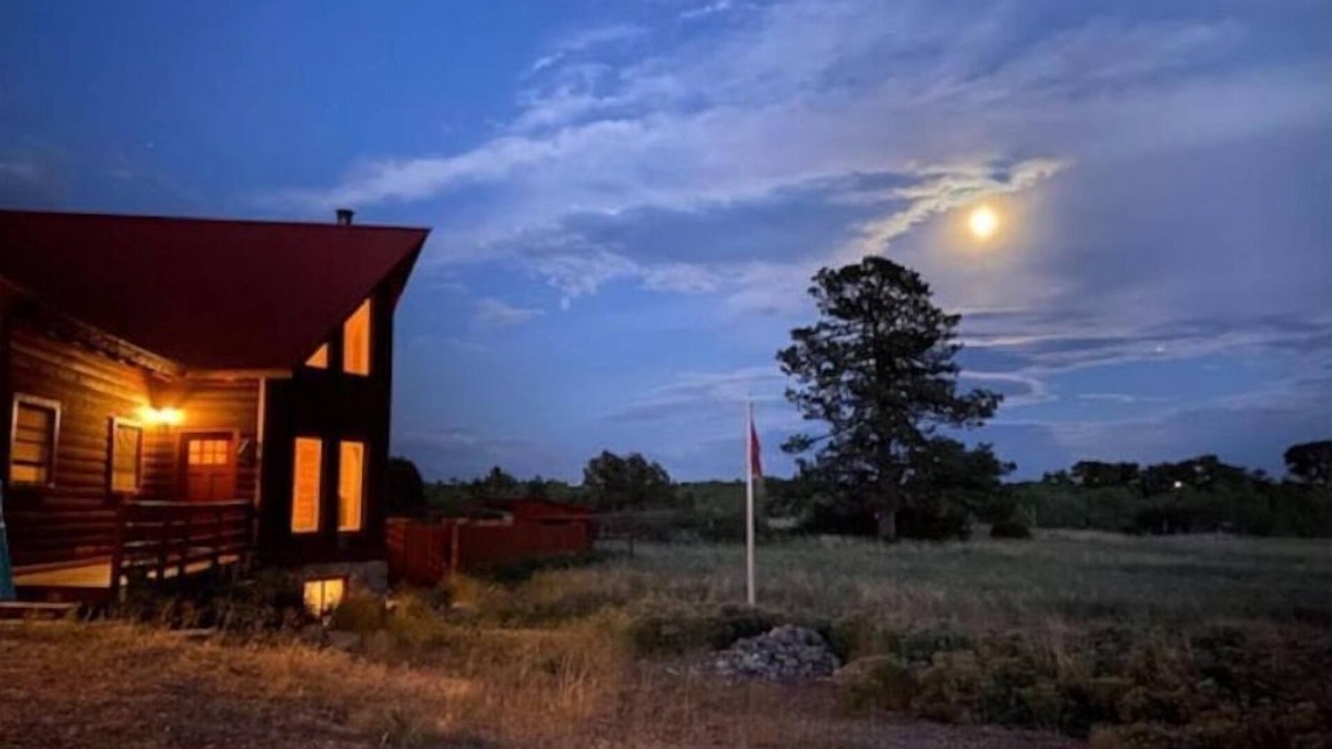 Hesperus House | Double J Cabin! Hot Tub, Sauna and Star Gazes!