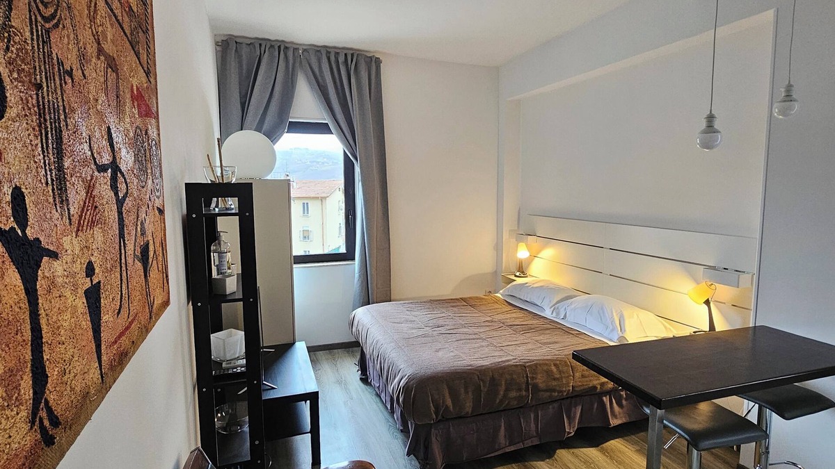 Potenza House | Double or Twin Beds Studio Apartment and Private Parking in Loco