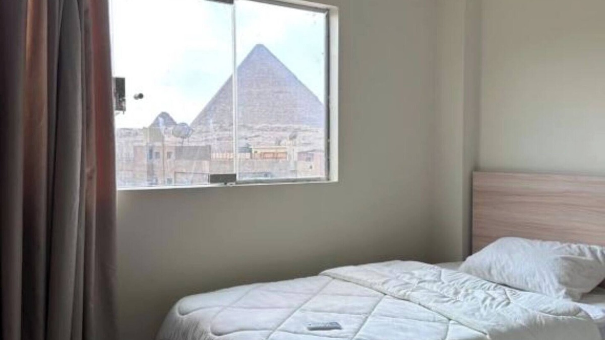 Giza Governorate Apartment | Double or Twin Room with Mountain View