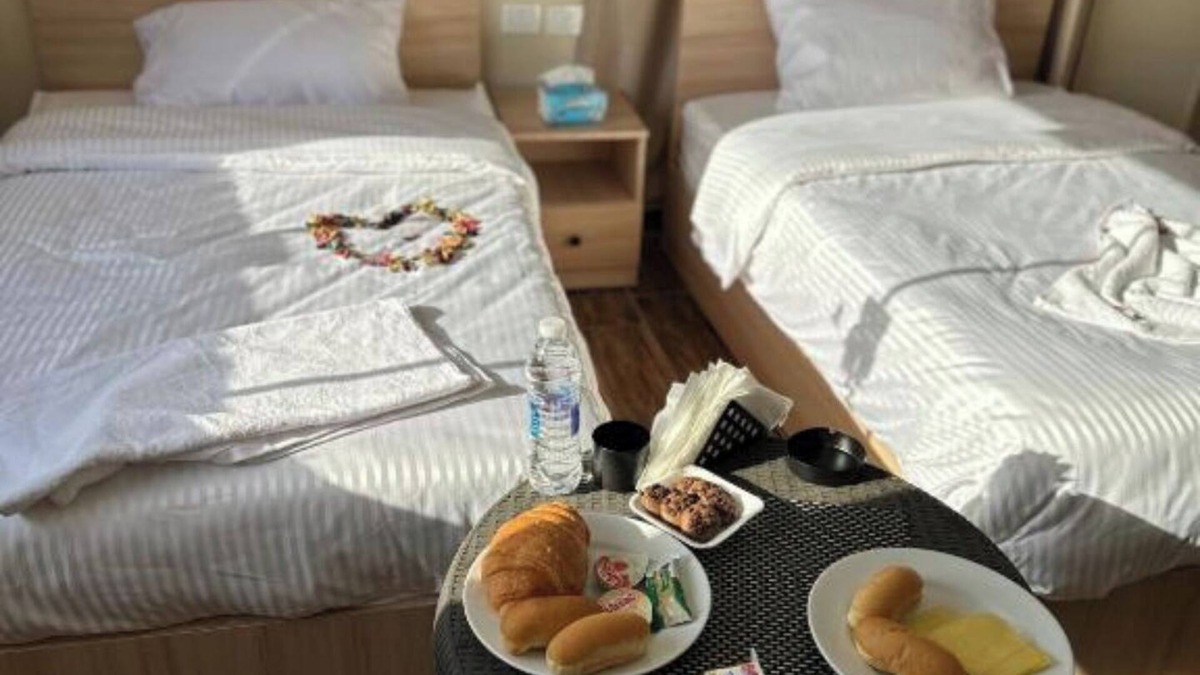 Giza Governorate Apartment | Double or Twin Room with Mountain View