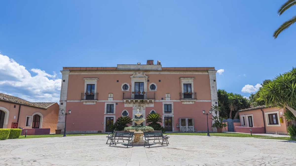 Maeggio Hotel | Double Pool View Hotel Lady Lusya ★