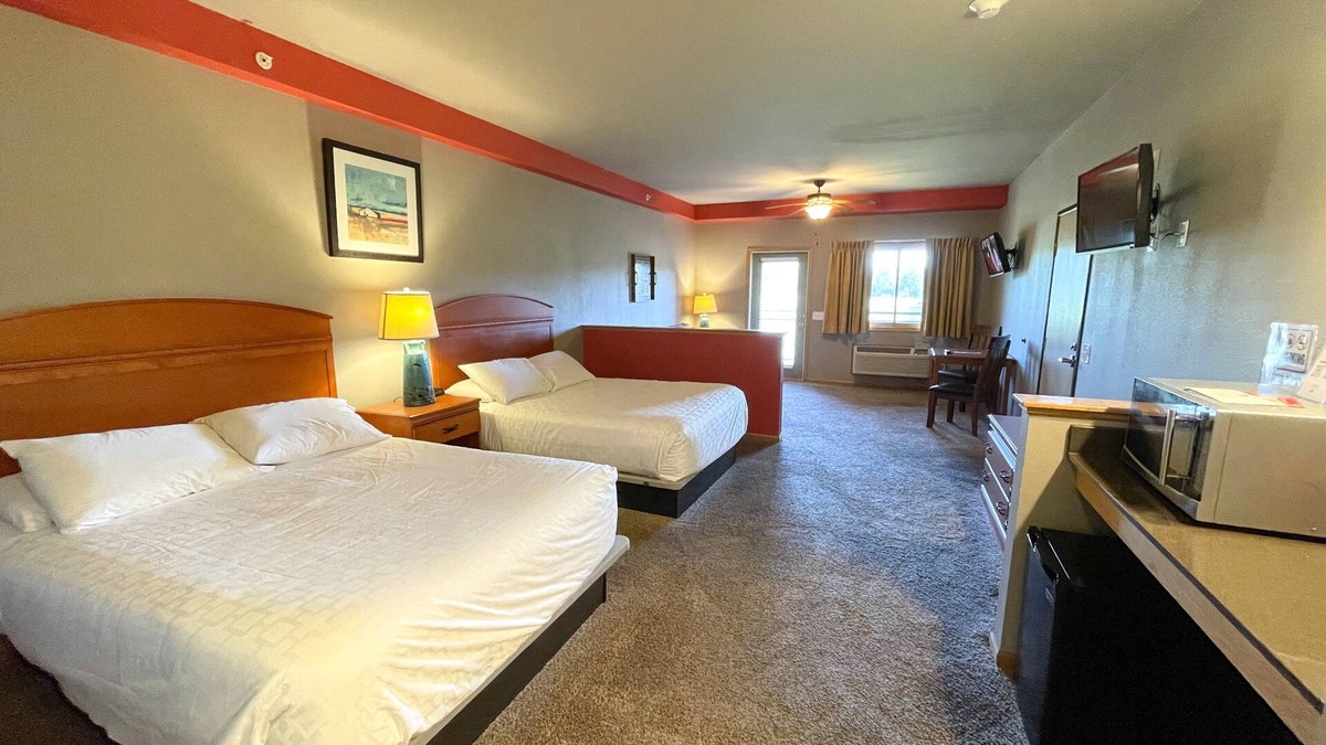 Spring Brook Hotel | Double Queen Hotel Room @ Spring Brook Resort