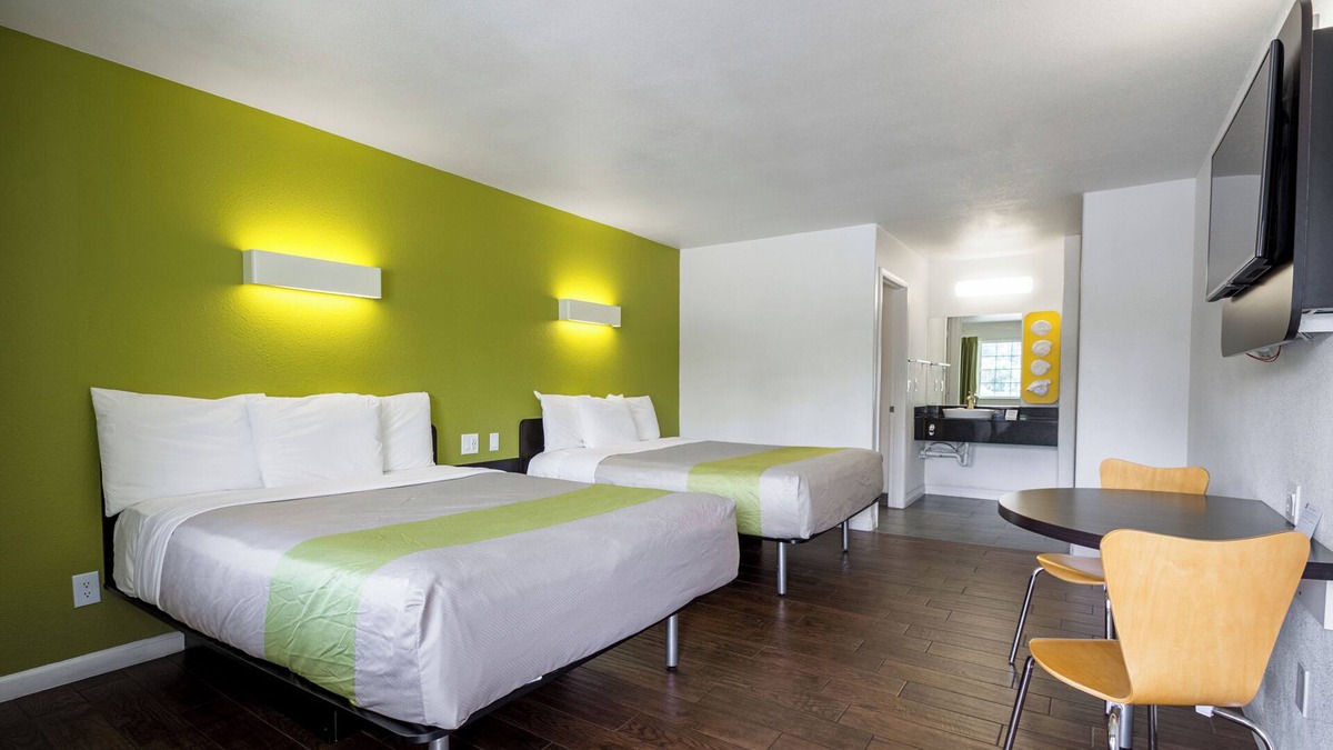 Munras Avenue Hotel | Double Queen near Downtown Monterey