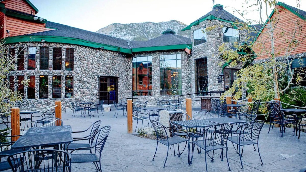 Mount Charleston Hotel | Double Queen Room at The Retreat on Charleston Peak – All-Season Mountain Escape