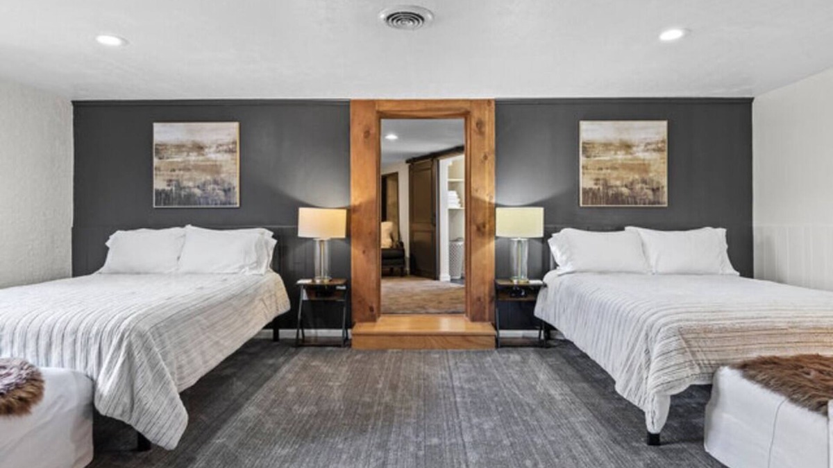 Rapid City Bed & Breakfast | Double Queen Suite 5 - Black Forest Inn Bed and Breakfast