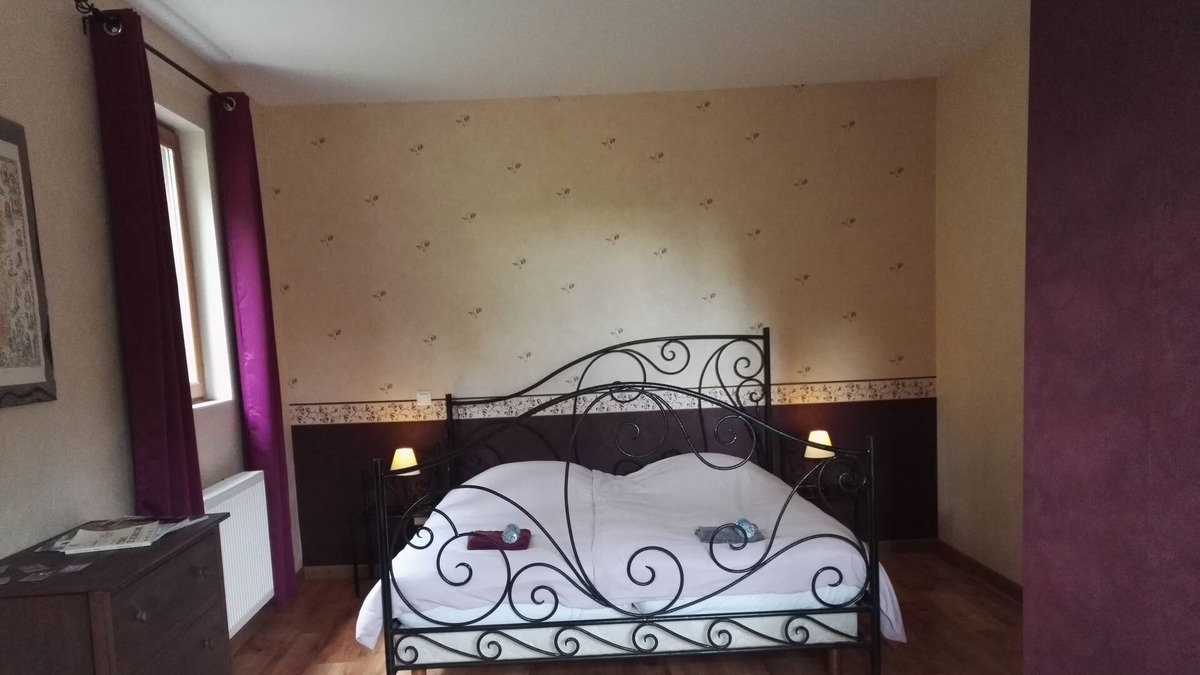 Saint-Martin-du-Puy Bed & Breakfast | Double room for a couple or a family