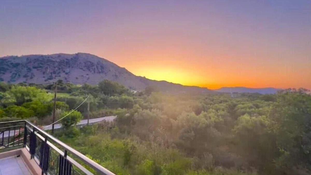 Grand Blanc House | Double room with balcony and mountain view