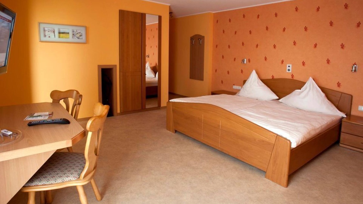 Winterspelt House | Double room as single room shower/WC - Hotel-Restaurant Haus Hubertus