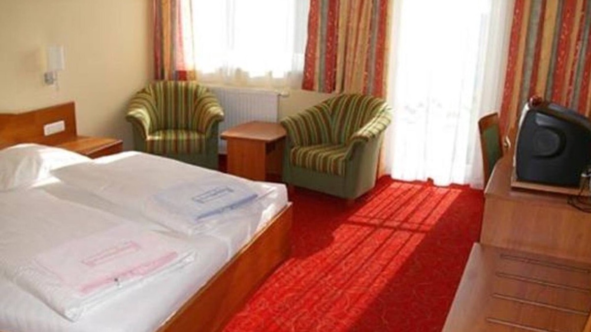 Anger House | Double room B without balcony (1-2 nights) - Hotel Angerer-Hof