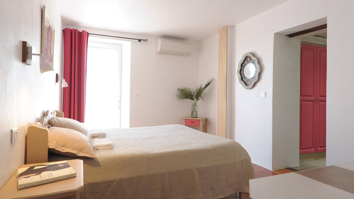 Porto-Vecchio House | Double room-Basic-Ensuite with Shower-Garden view