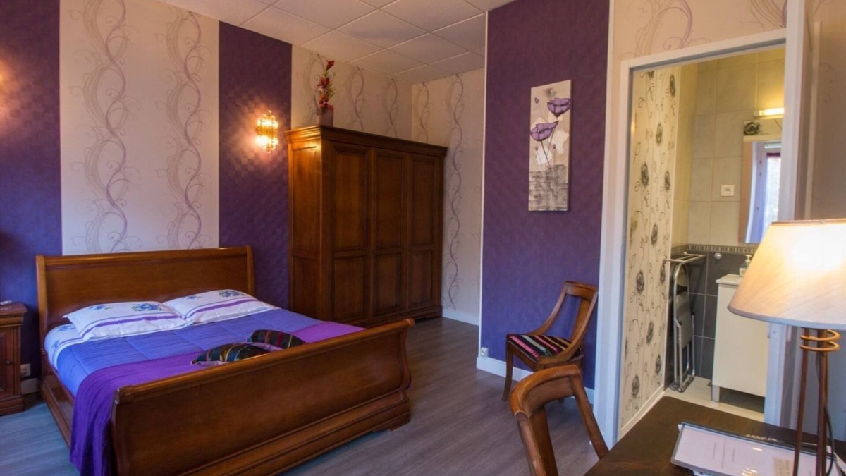 Saint-Affrique House | Double room-Comfort-Ensuite with Shower-1