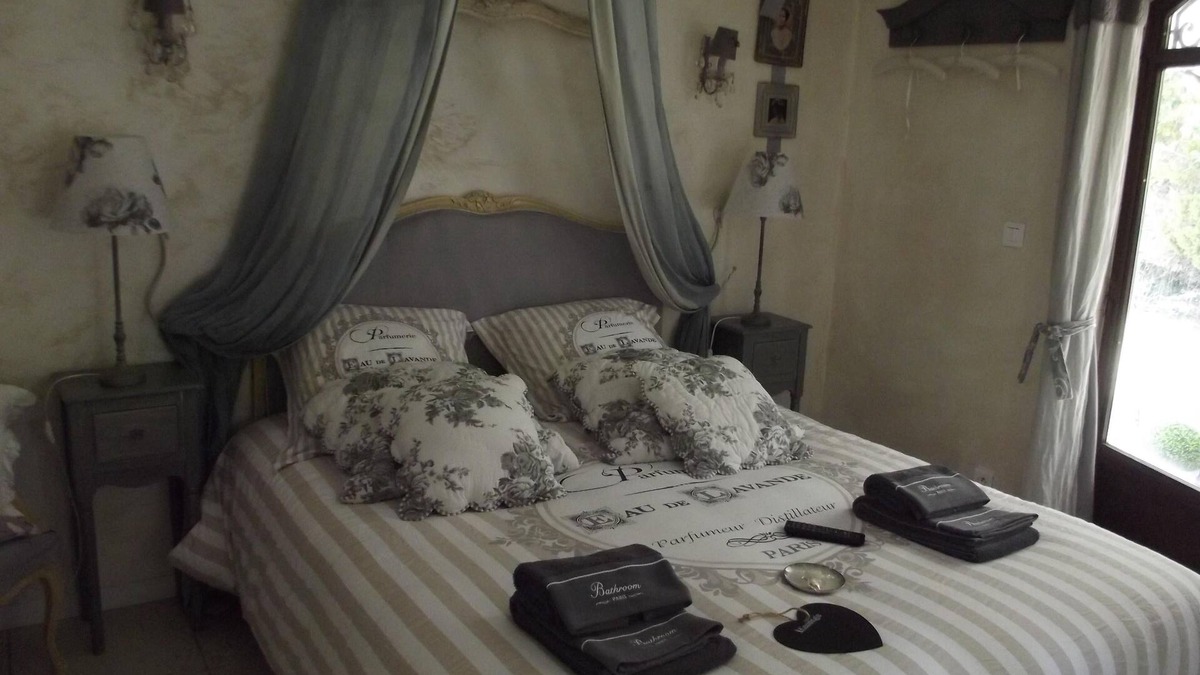 Cabries Bed & Breakfast | Double room-Comfort-Ensuite with Shower-Garden view
